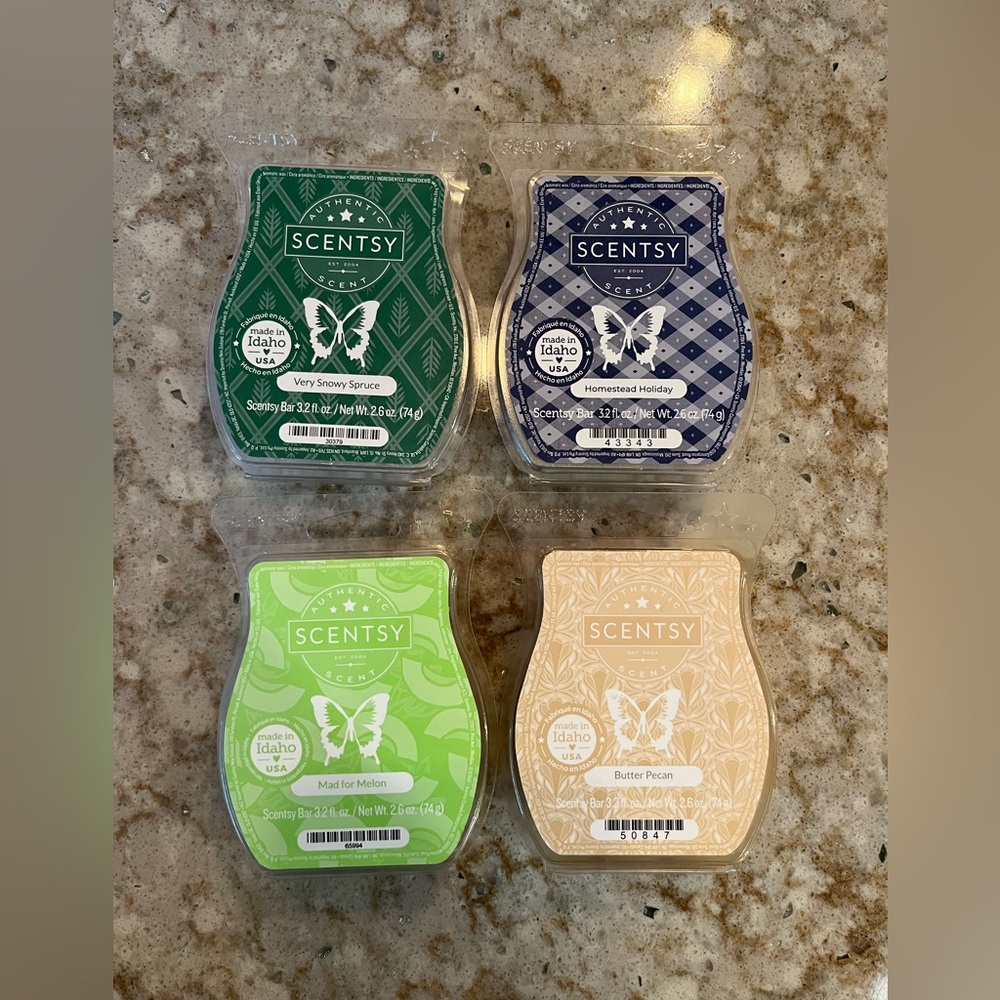 Four packages of Scentsy brand unused wax melts.